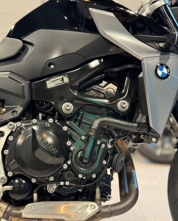 BMW – F900R 2023 Preto