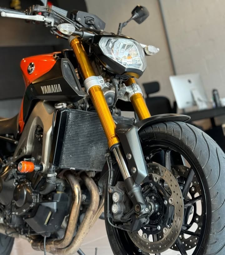 YAMAHA – MT 09 2014 Laranja